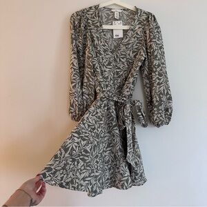H&M Olive Green Leaf Print Long Sleeve Dress